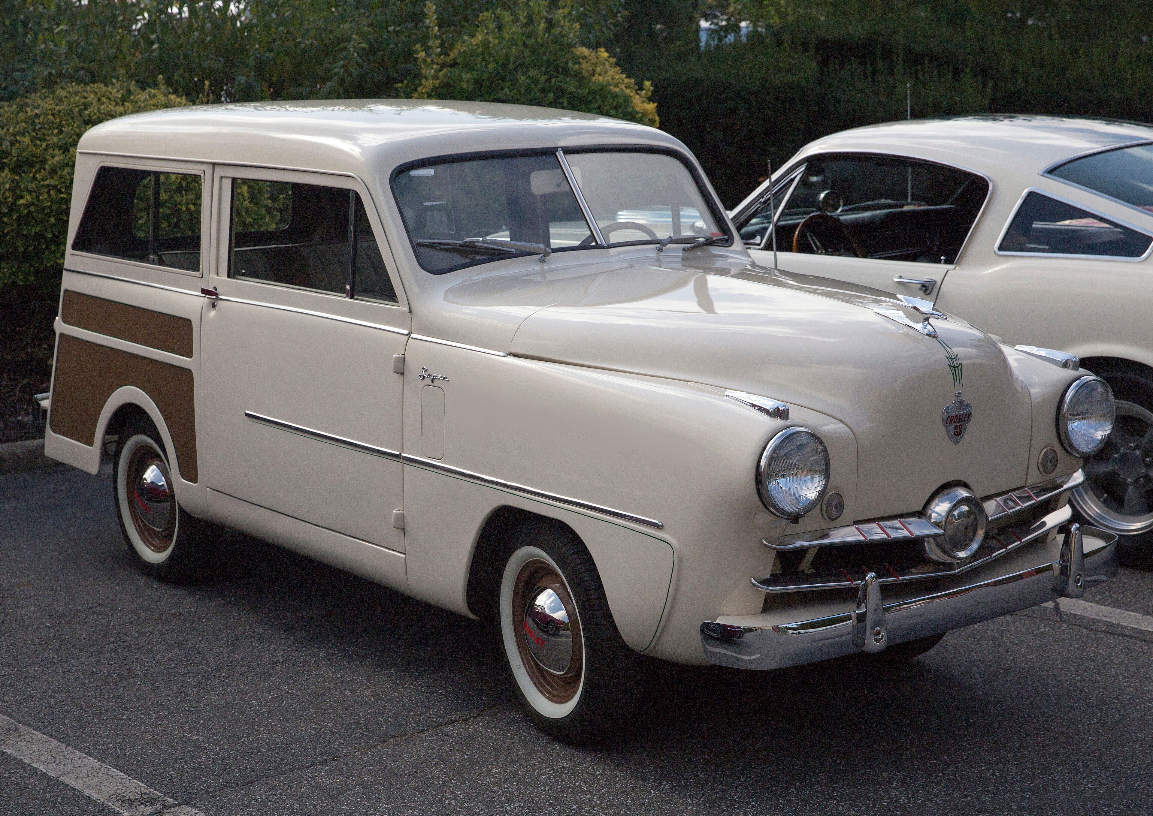 1951 Crosley CD Super station wagon in cream and brown, front three-quarter view