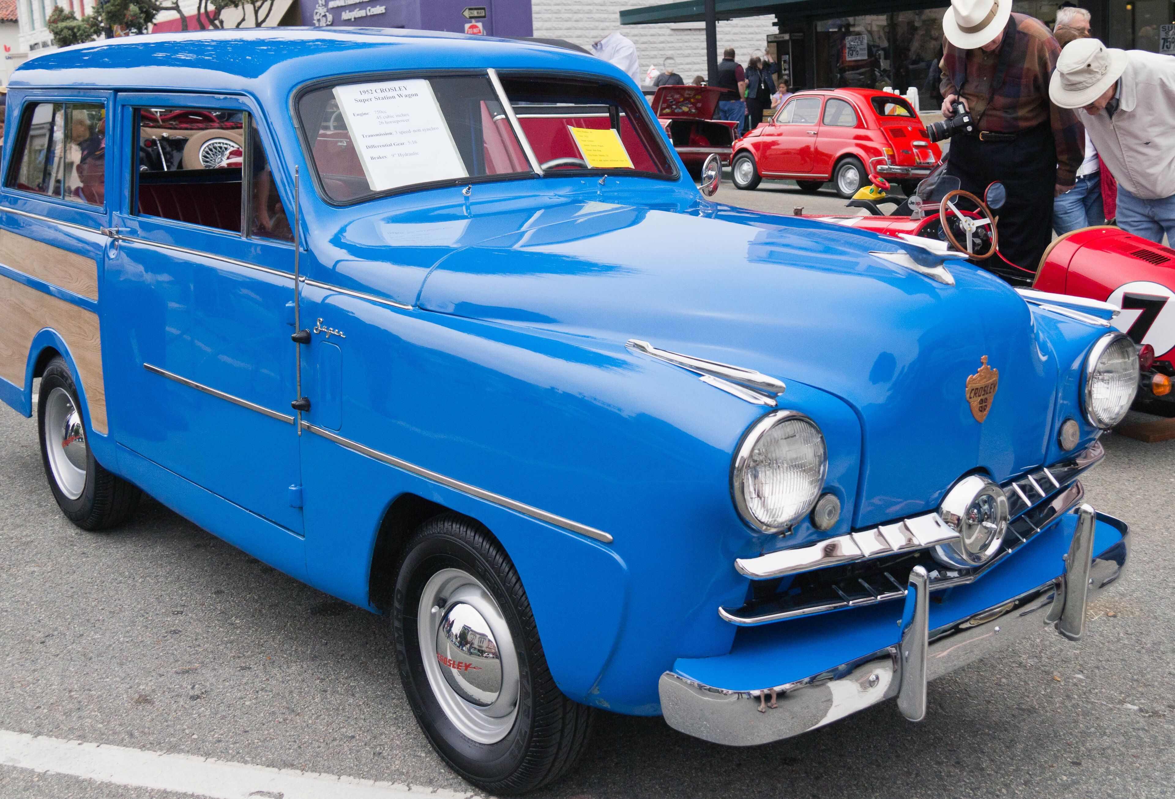 1952 Crosley CD Super station wagon in blue, front three-quarter view