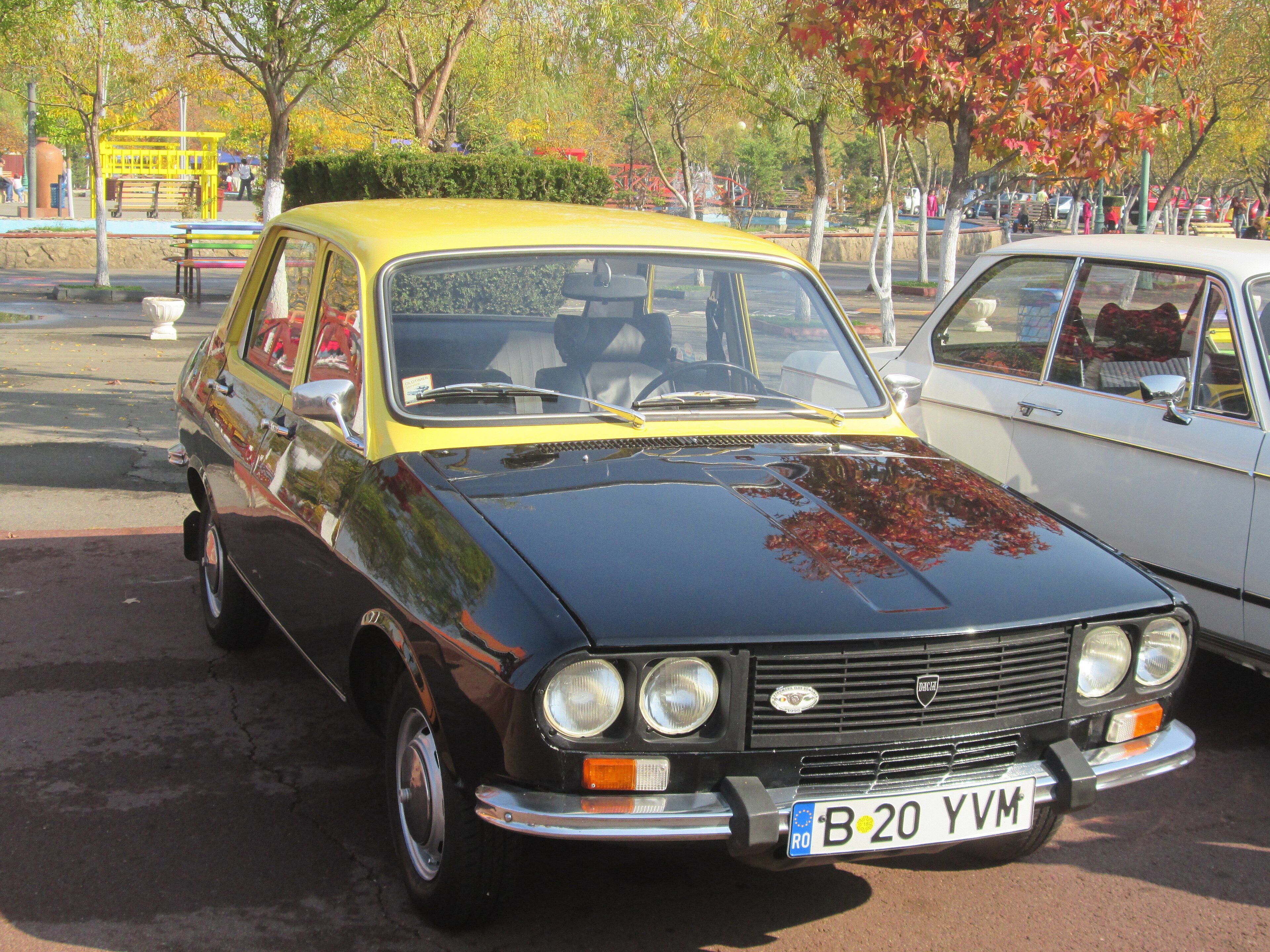 Black-and-yellow 1982 Dacia 1310 saloon, front three-quarter view