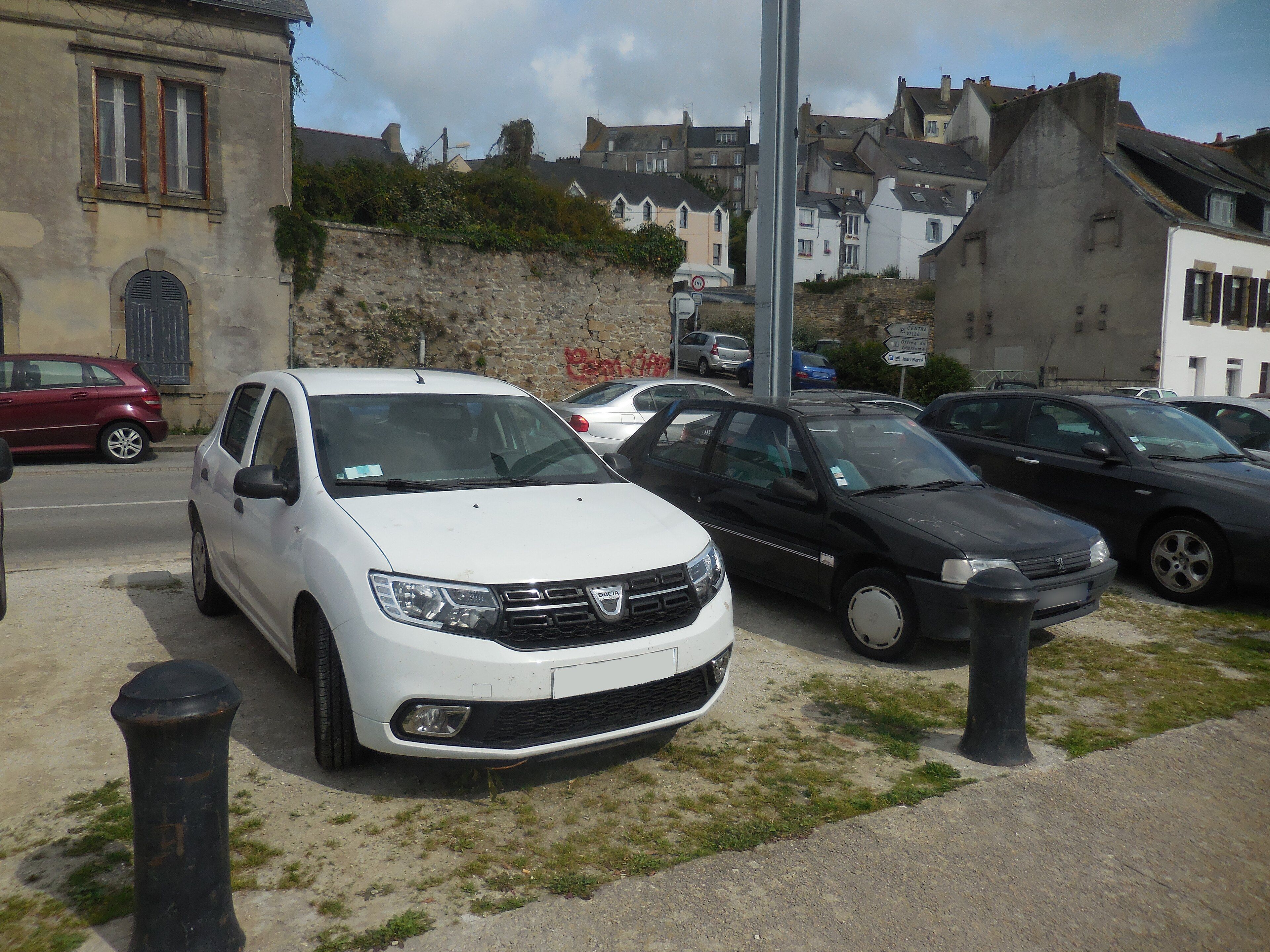 White second-generation Dacia Sandero hatchback (2016 facelift), front three-quarter view