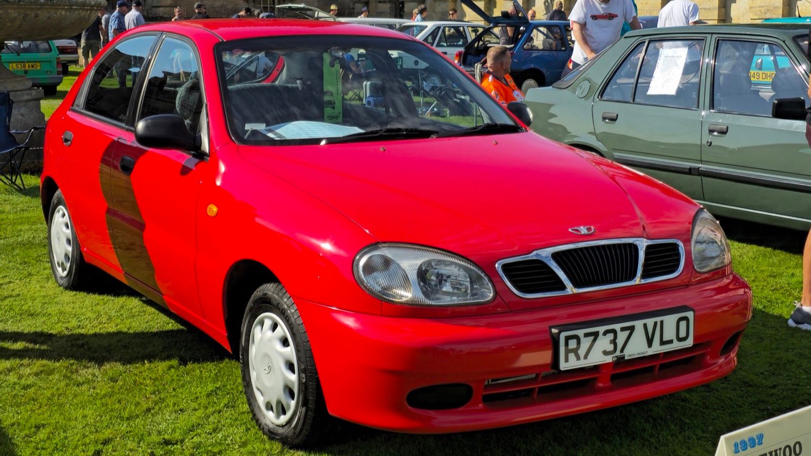 1997 Daewoo Lanos SE sedan, front three-quarter view