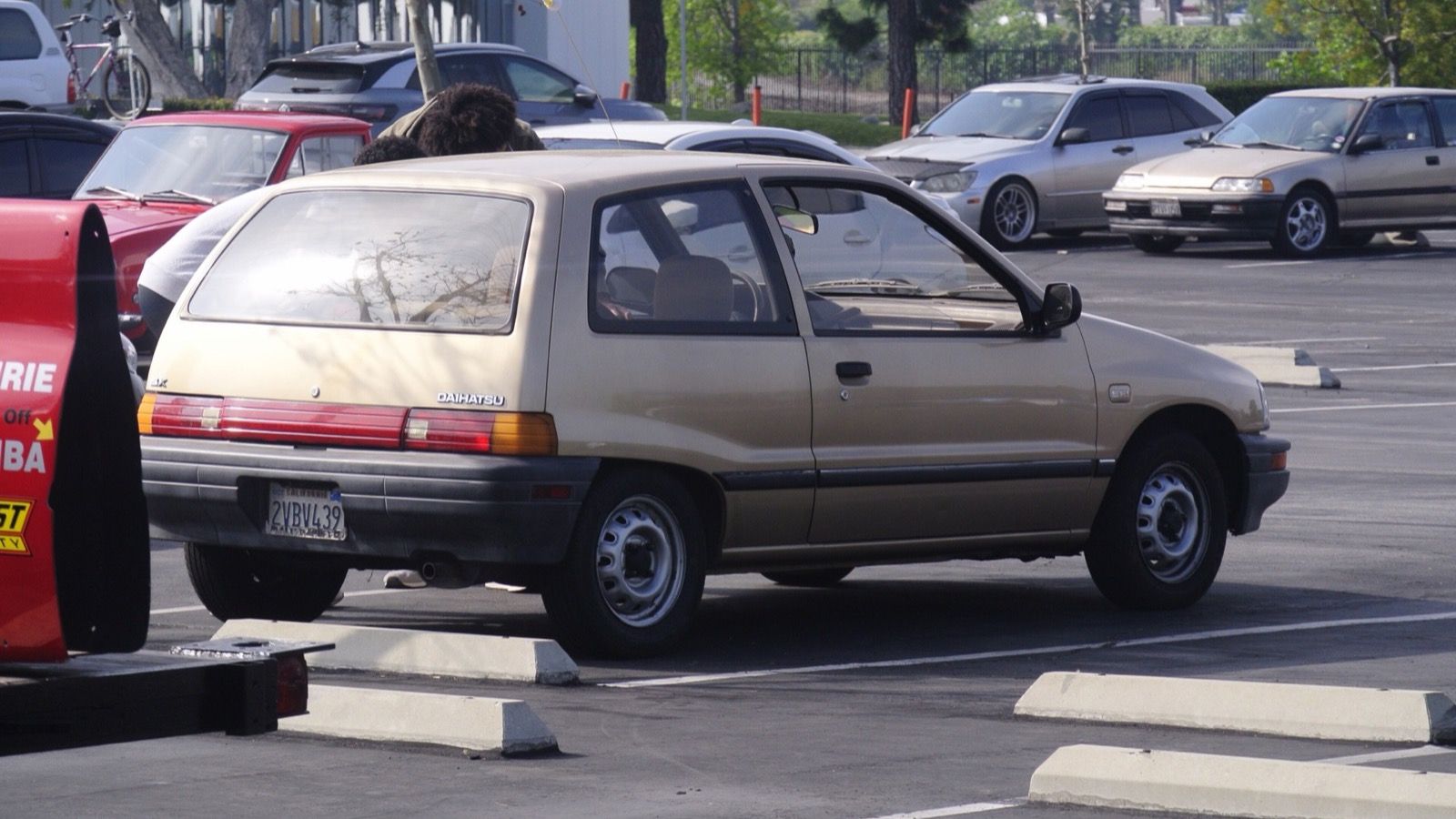 1987 Daihatsu Charade, front three-quarter view