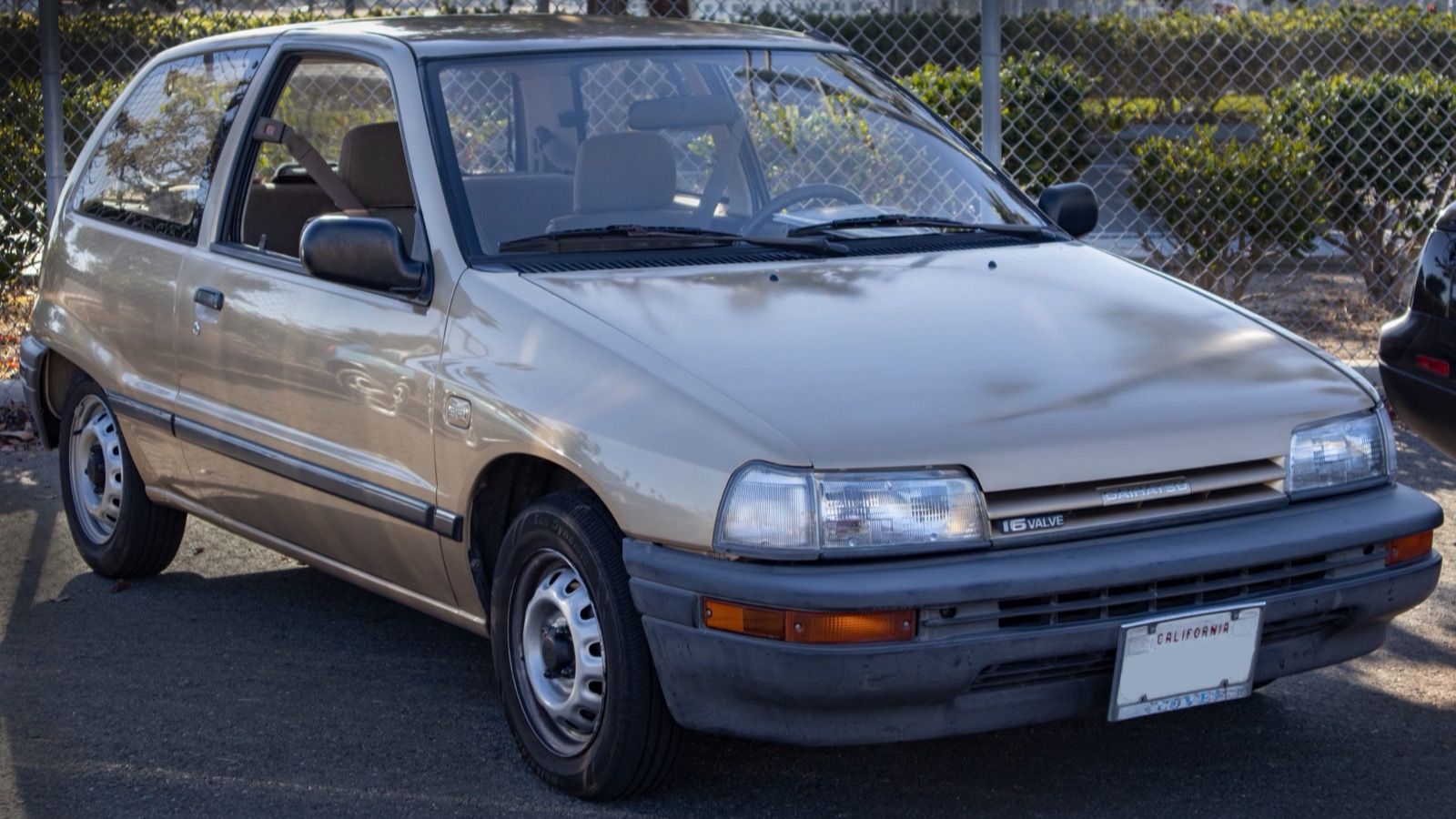 1990 Daihatsu Charade SX in Beige Metallic, front three-quarter view