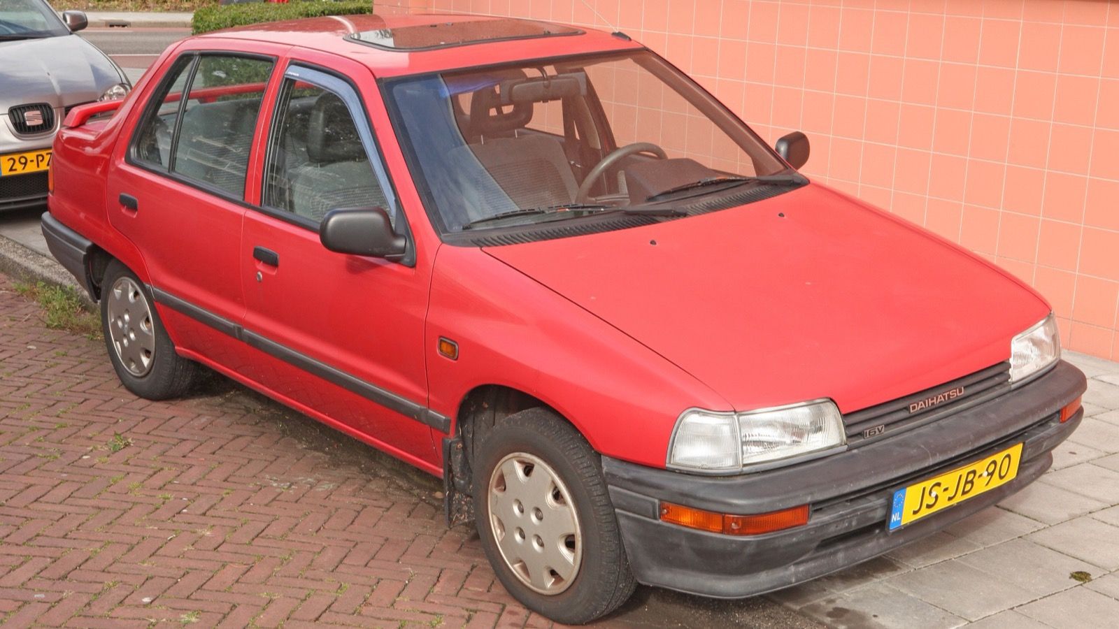 1994 Daihatsu Charade Sedan, front three-quarter view