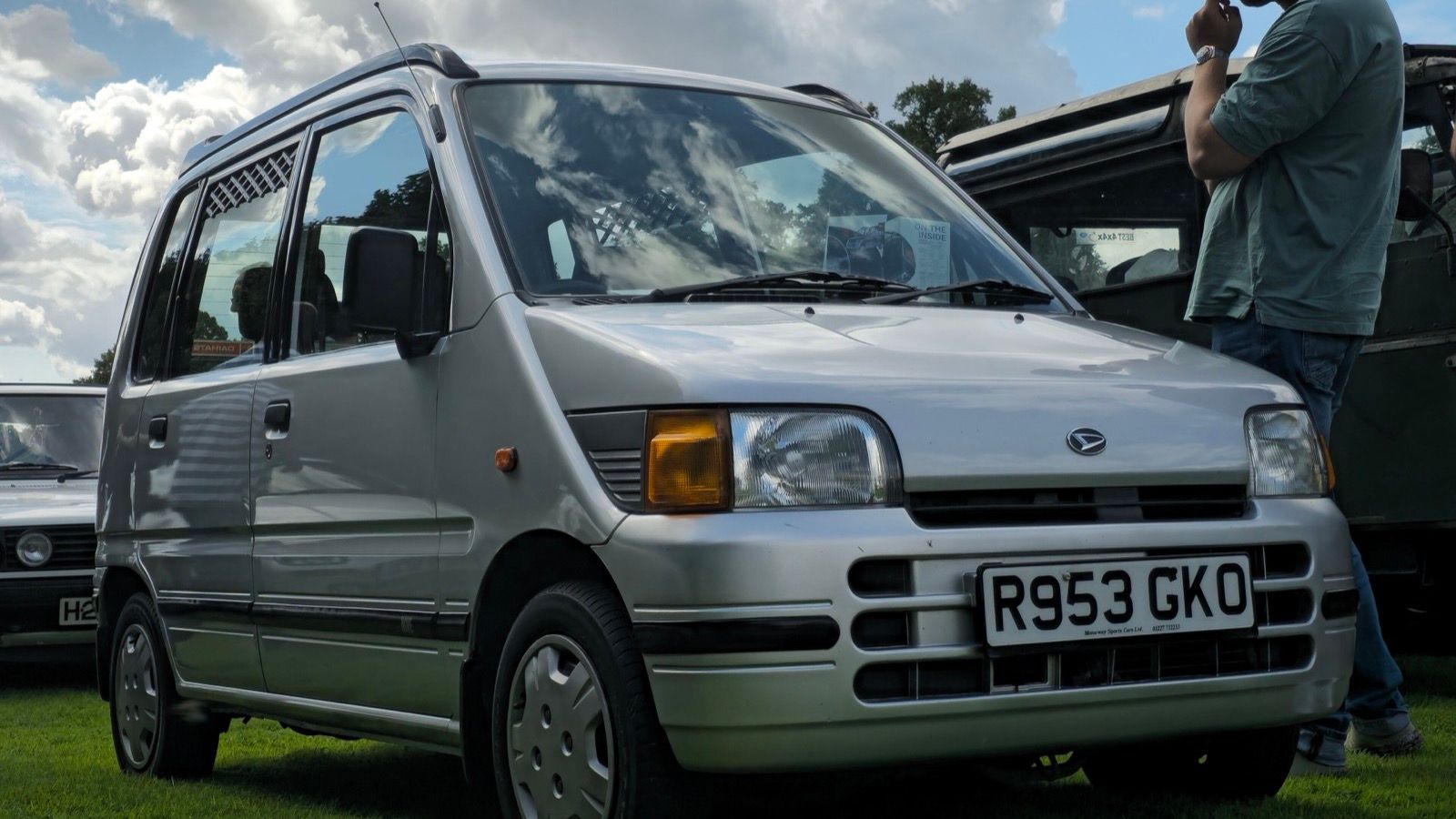 1998 Daihatsu Move Plus, front three-quarter view