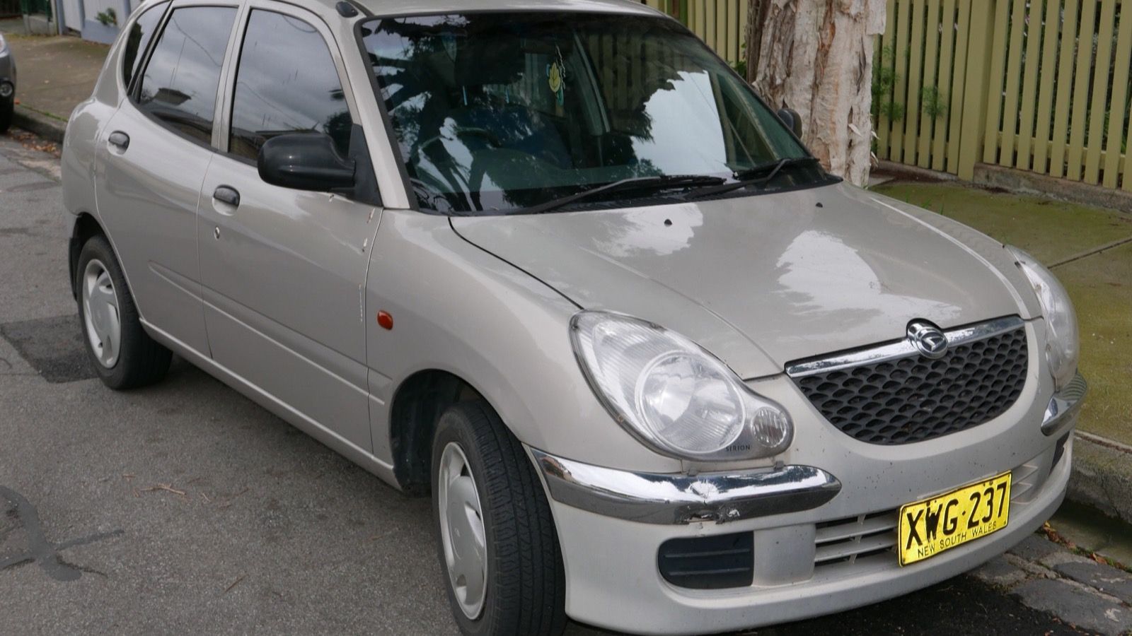 2002 Daihatsu Sirion hatchback, front three-quarter view