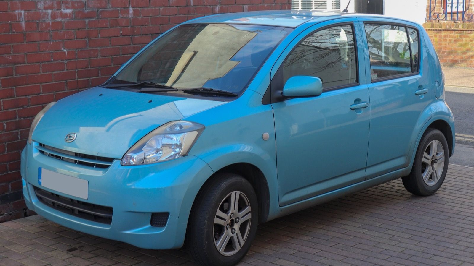 2008 Daihatsu Sirion SE 1.0, front three-quarter view