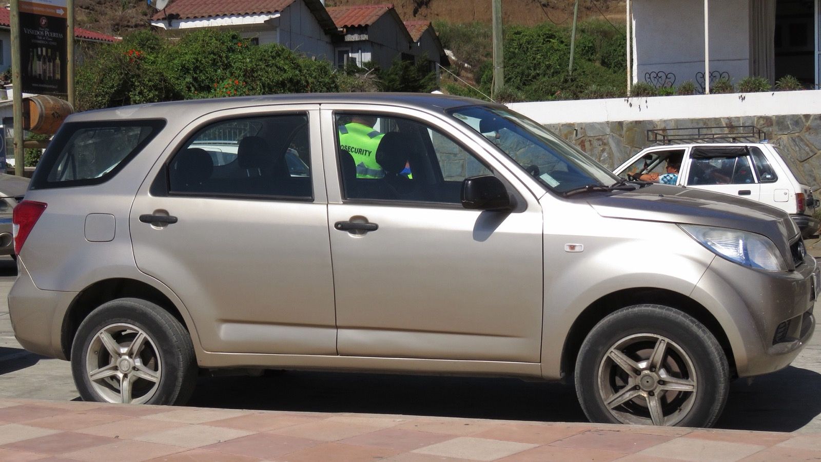 2008 Daihatsu Terios 1.5 Advantage, front three-quarter view