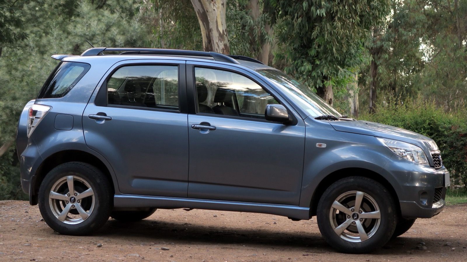 2012 Daihatsu Terios 1.5, front three-quarter view