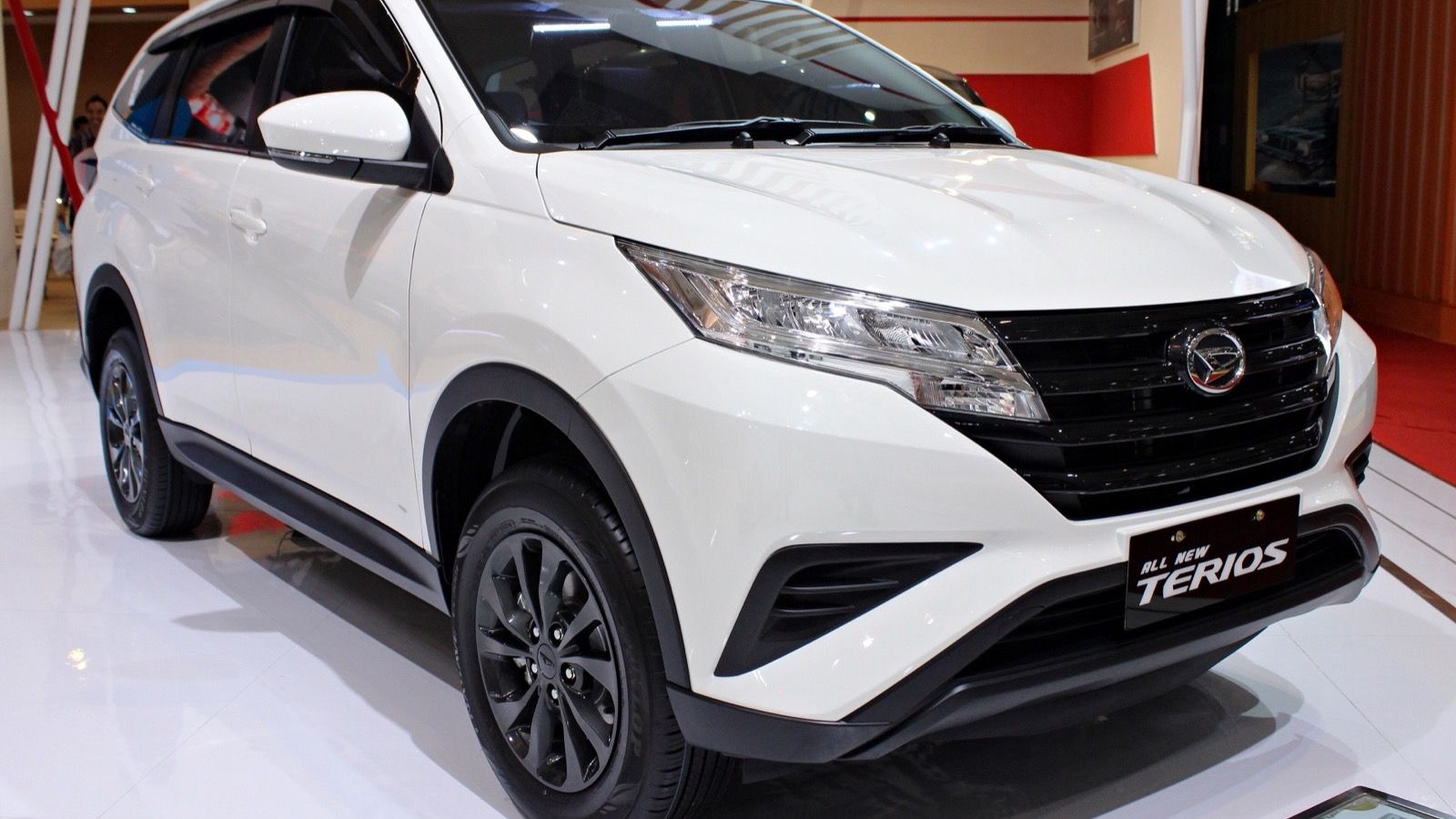 2018 Daihatsu Terios 1.5 X Deluxe, front three-quarter view