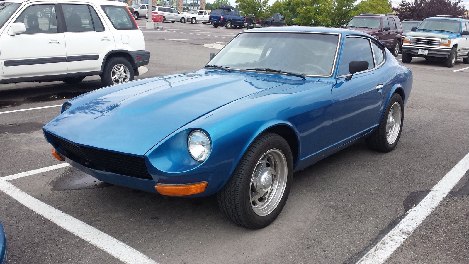 Blue 1973 Datsun 240Z, front three-quarter view