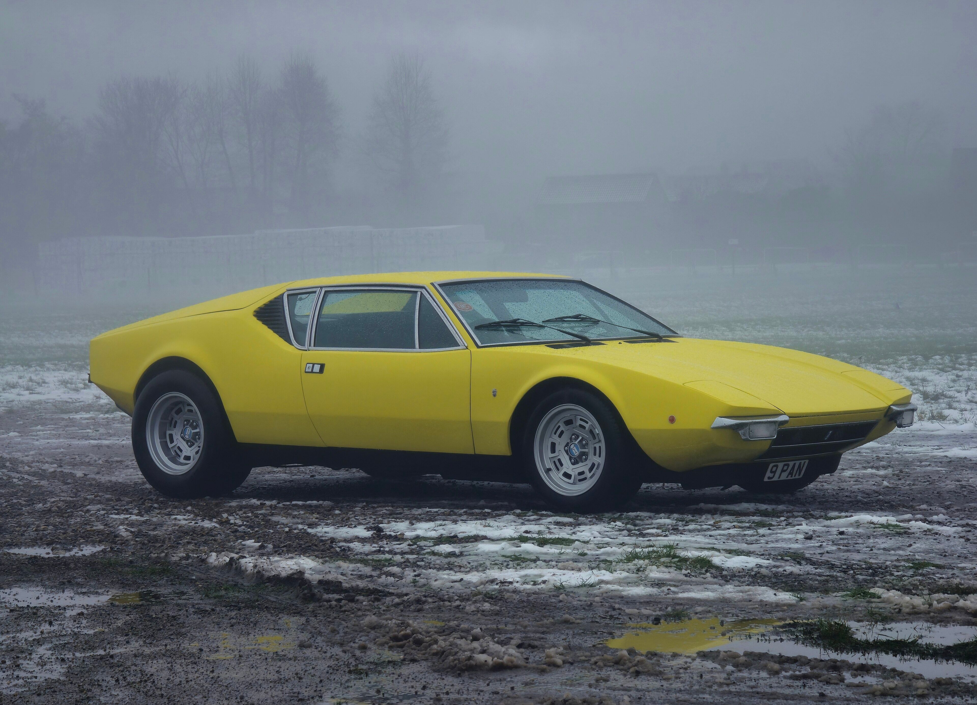 Yellow 1974 De Tomaso Pantera, side profile