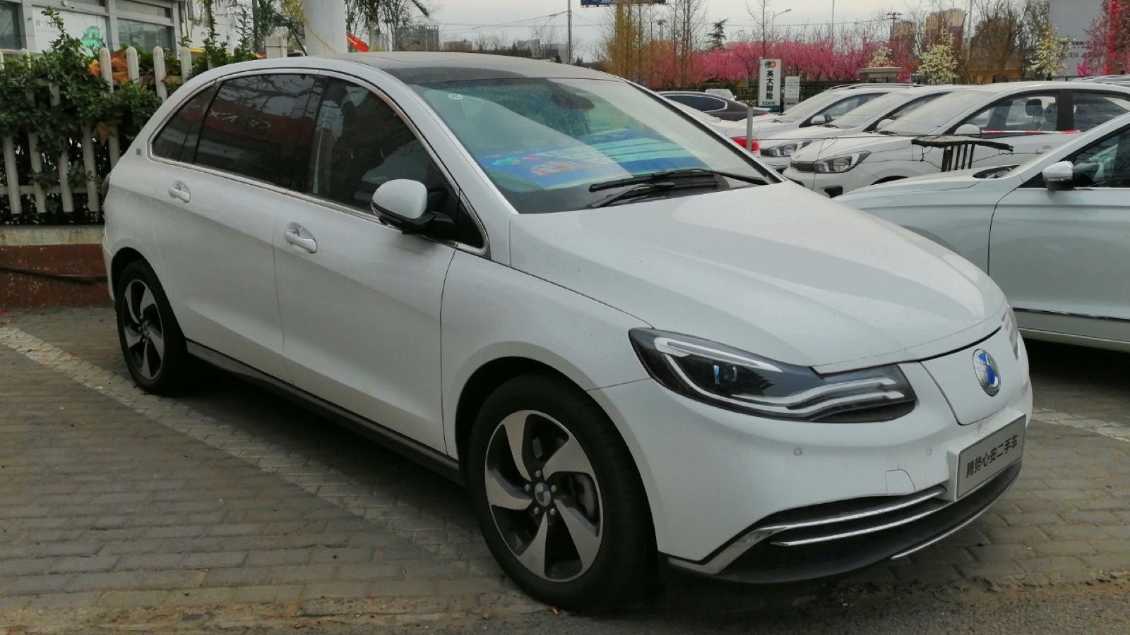 White 2019 Denza 500, front three-quarter view