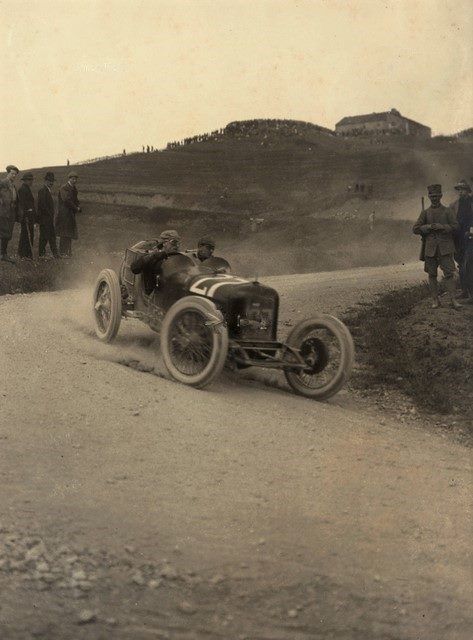Diatto Tipo 20 racing at the 1922 Mugello, driven by Gamboni, front three-quarter view