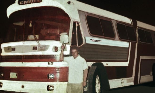 DINA Olímpico intercity coach in red and white livery, front three-quarter view