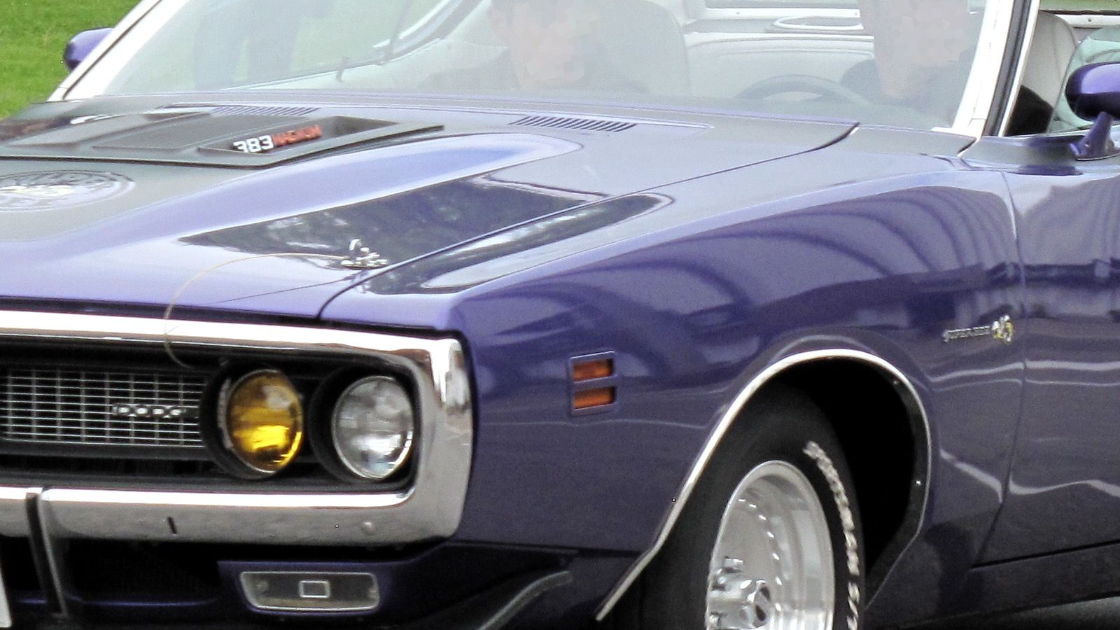 1971 Dodge Charger Super Bee in Plum Crazy — fuselage B-body, front left view