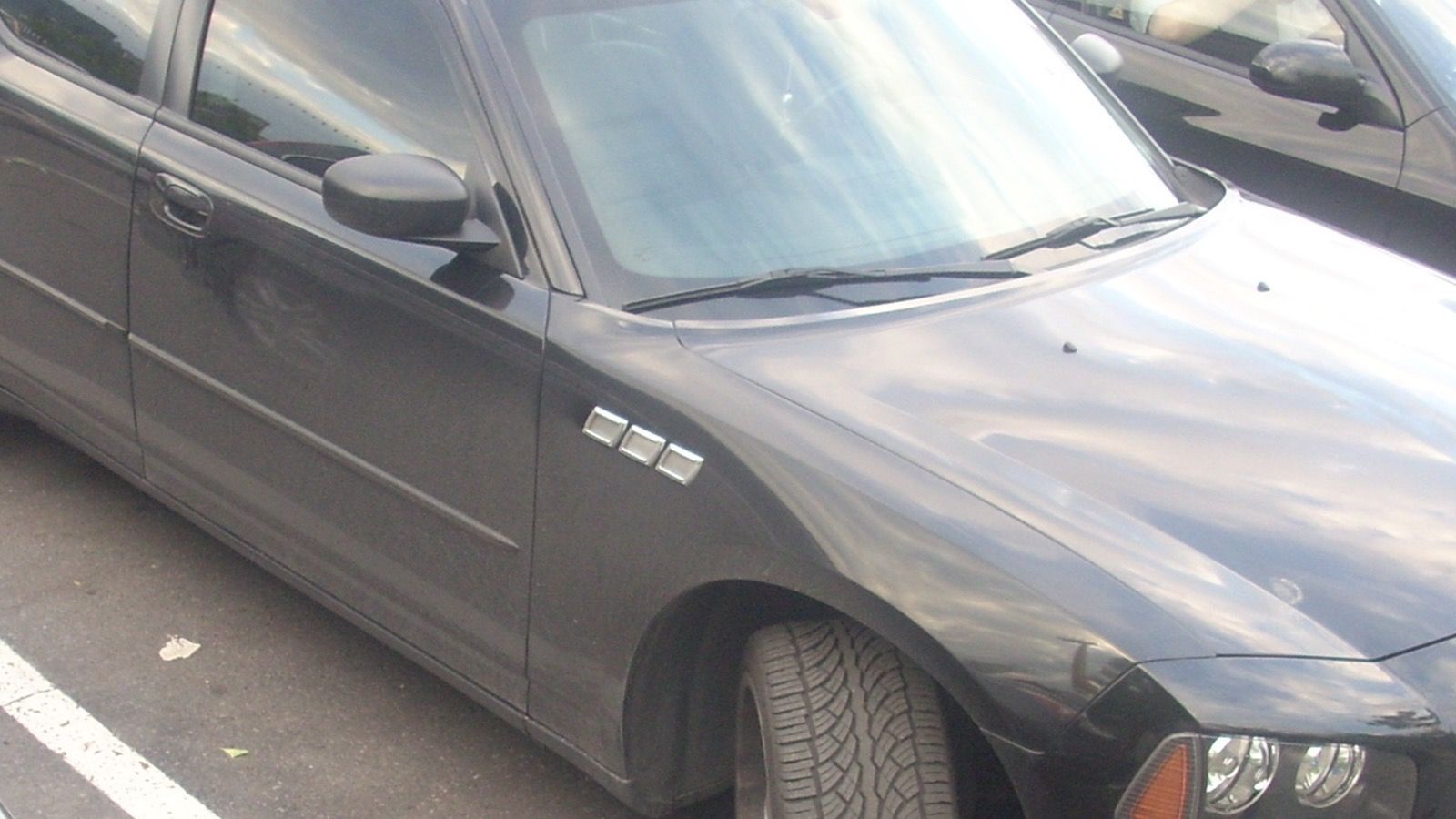 2006-era Dodge Charger SXT — LX four-door sedan, front view