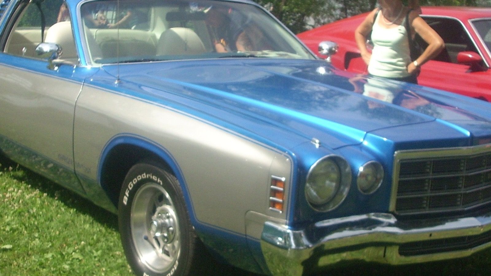 Fourth-generation Dodge Charger SE — personal-luxury B-body coupe, front three-quarter view
