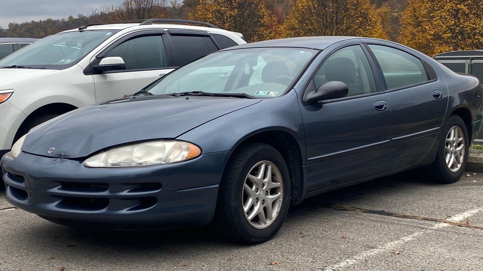 Dark blue 2003 Dodge Intrepid SE sedan, front three-quarter view