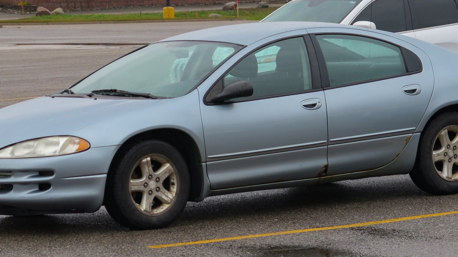 Blue 2004 Dodge Intrepid SE sedan, front three-quarter view