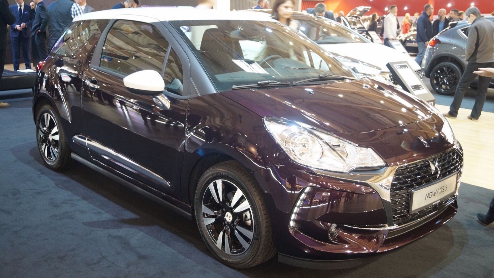 Dark purple 2017 DS 3 three-door hatchback with contrasting white roof, front three-quarter view