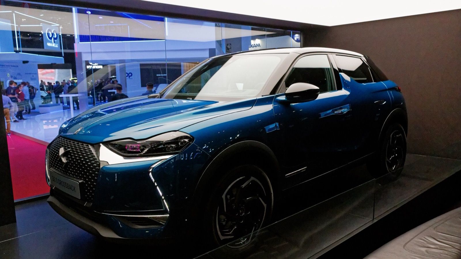 Blue 2018 DS 3 Crossback on display at the Paris Motor Show, front three-quarter view