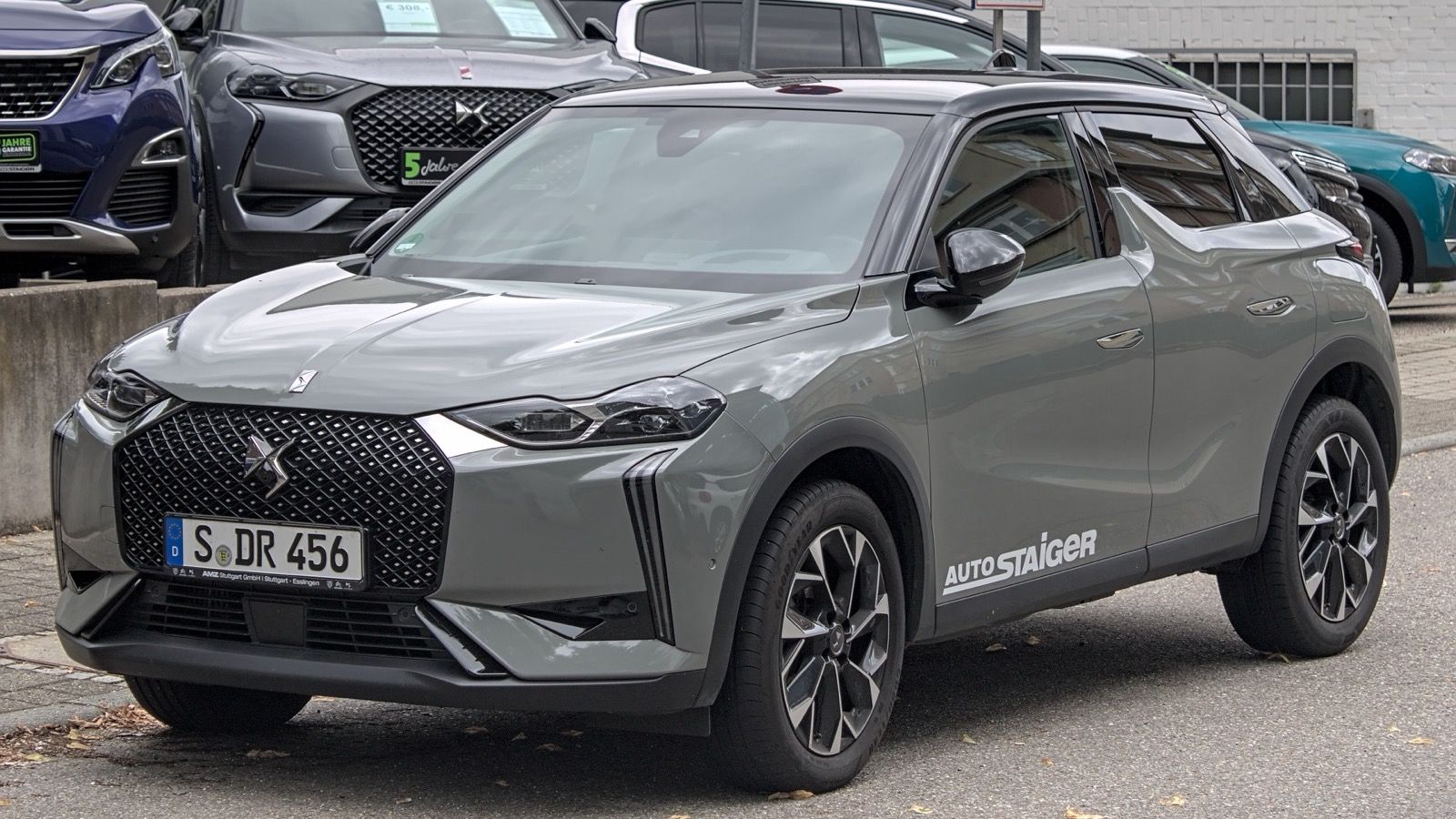 Grey 2022 DS 3 crossover with diamond-motif grille, front three-quarter view