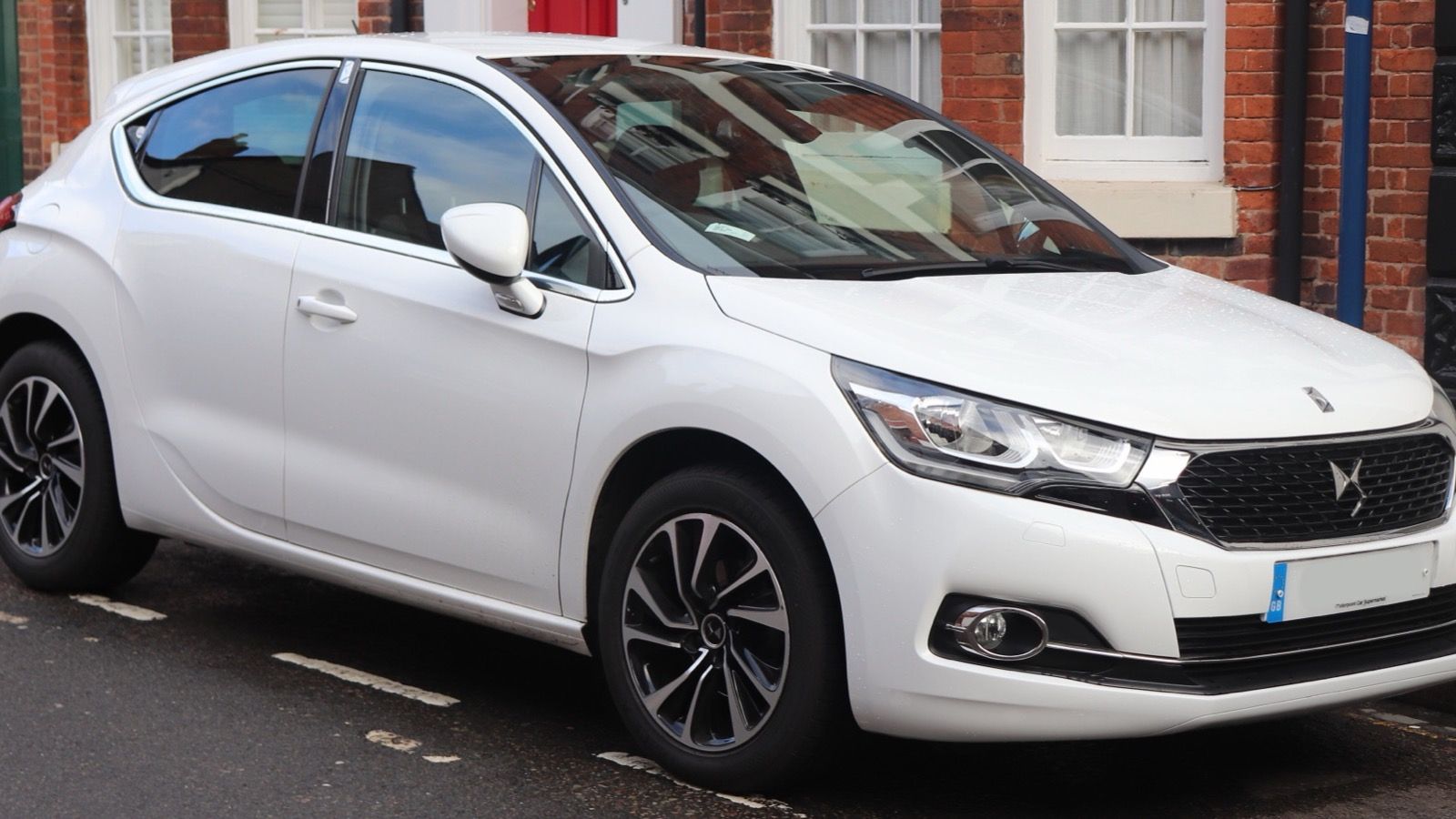 White 2016 DS 4 Elegance BlueHDi raised hatchback, front three-quarter view