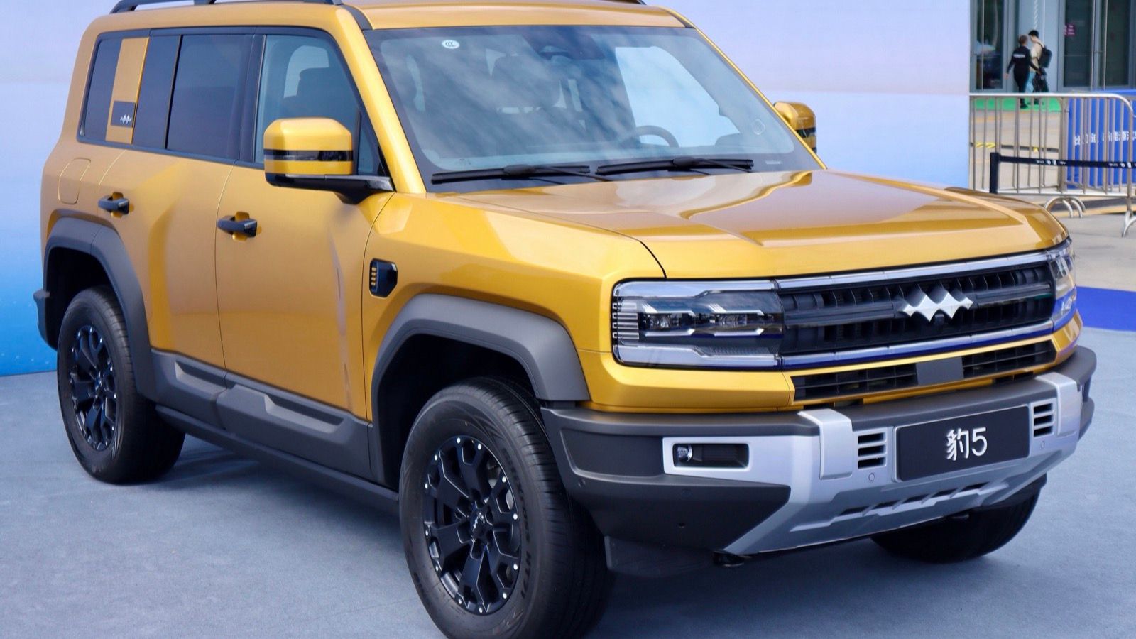 Yellow Fang Cheng Bao Bao 5 PHEV off-road SUV, front three-quarter view