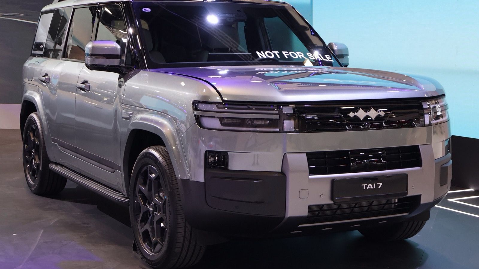 Silver Fang Cheng Bao Ti7 (Tai 7) SUV showcar, front three-quarter view