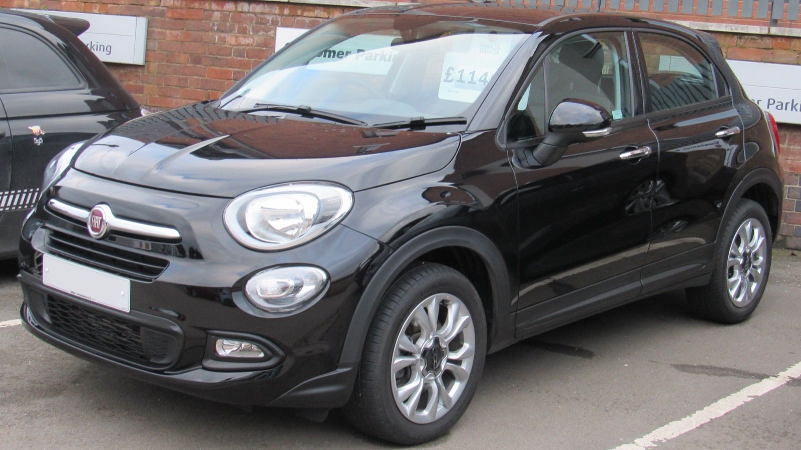 Black Fiat 500X Pop Star, front three-quarter view
