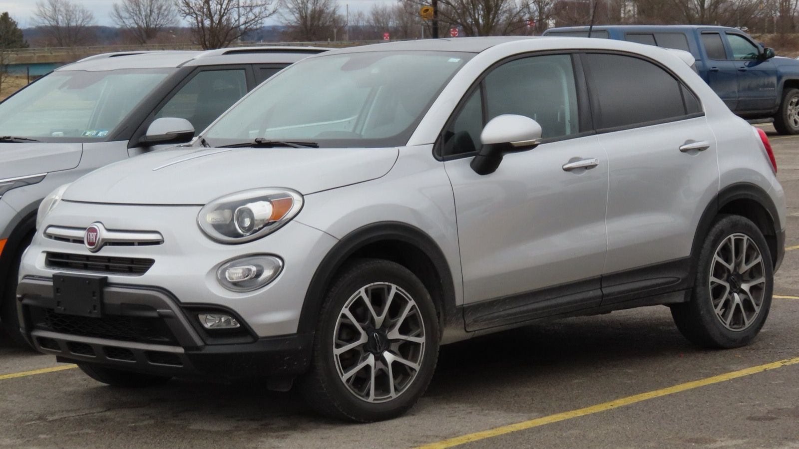 Silver 2017 Fiat 500X Trekking AWD, front three-quarter view