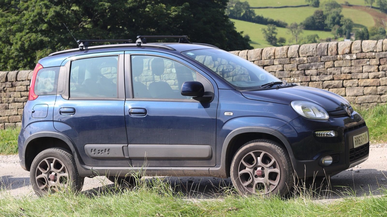 Dark blue third-generation Fiat Panda 4x4, side profile