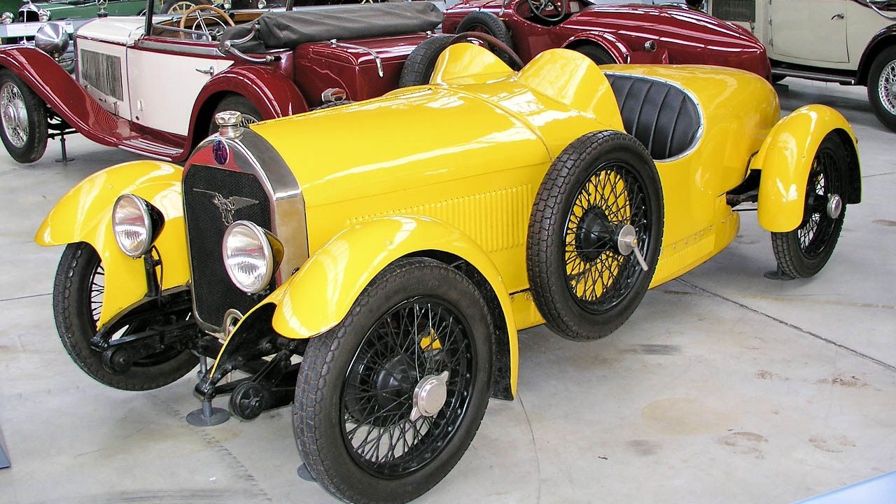 1925 FN 1300 Sport, yellow, front three-quarter view