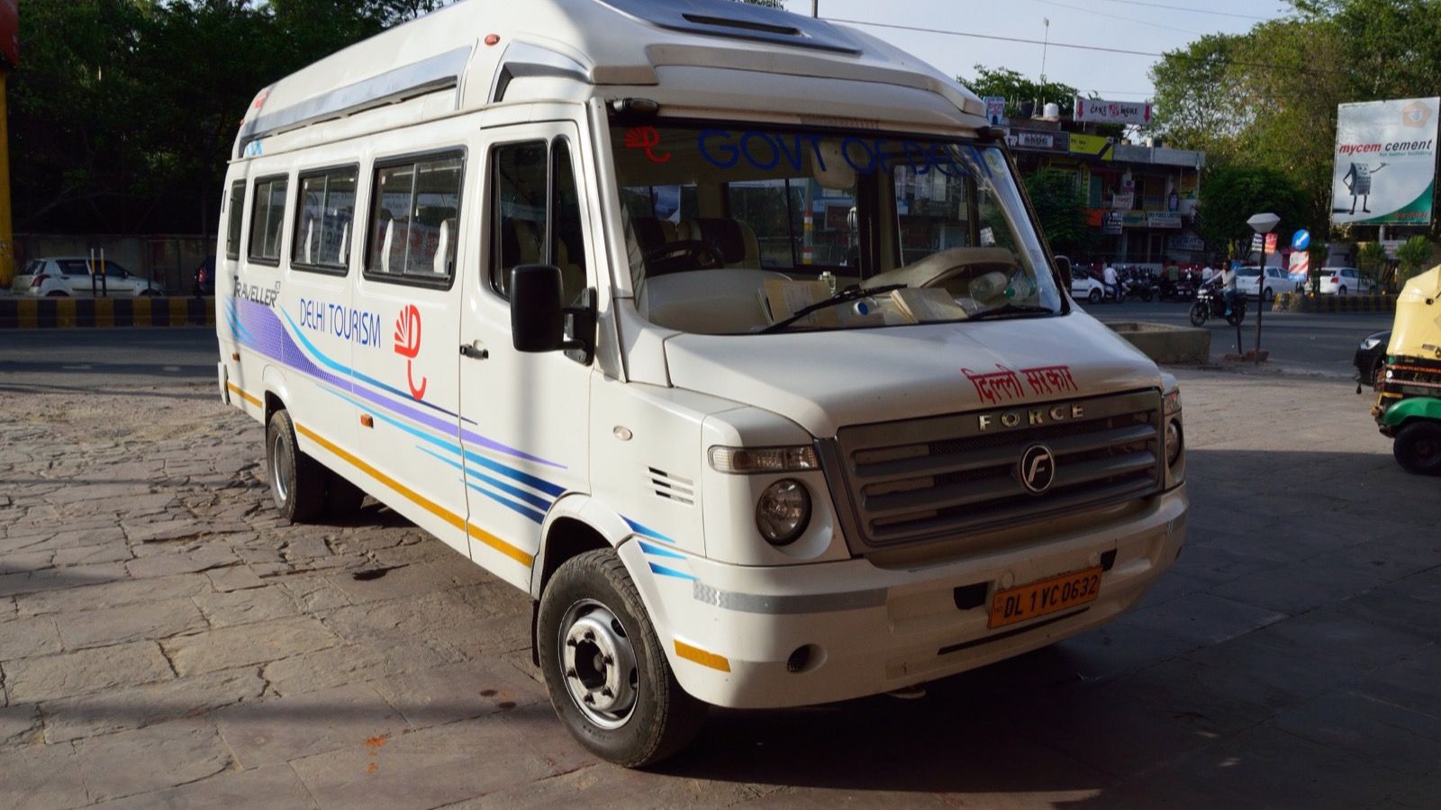 White Force Traveller 26 monocoque minibus in Delhi Tourism livery, front three-quarter view