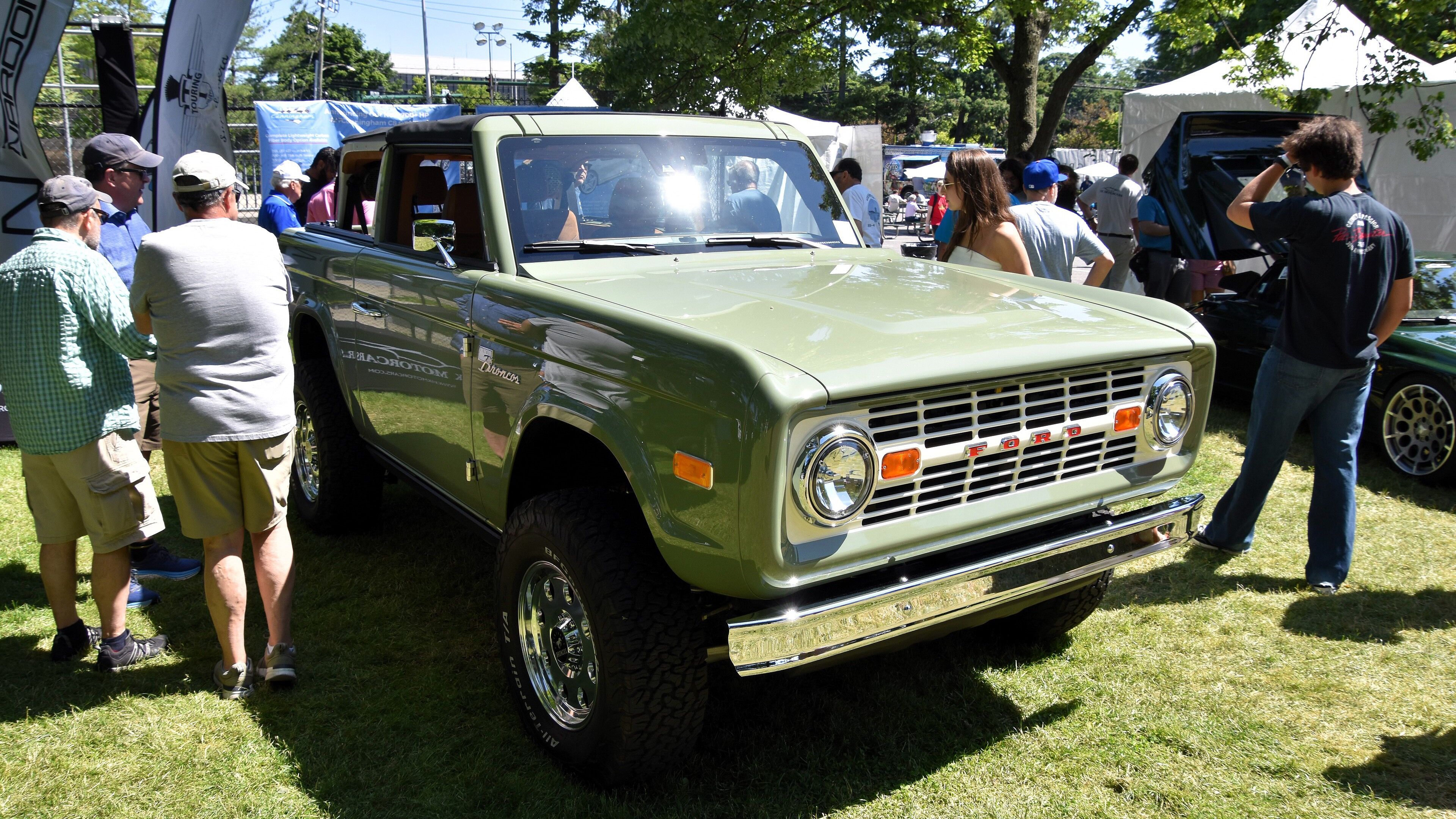 1972 Ford Bronco 302, first-generation compact 4x4 — front three-quarter view