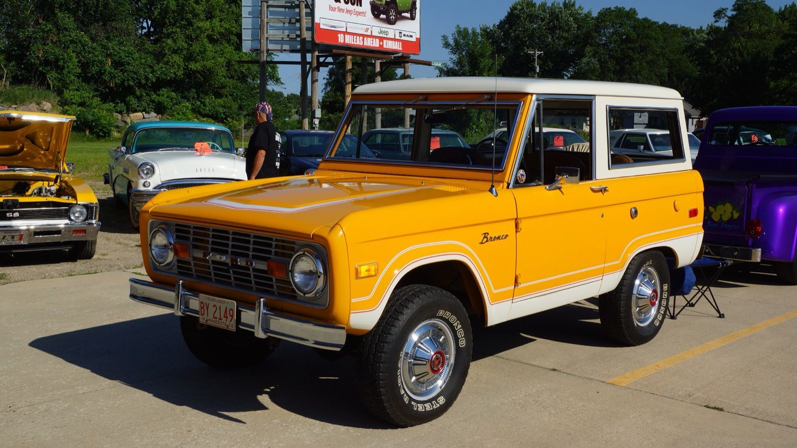 1975 Ford Bronco, first-generation compact 4x4 — front three-quarter view