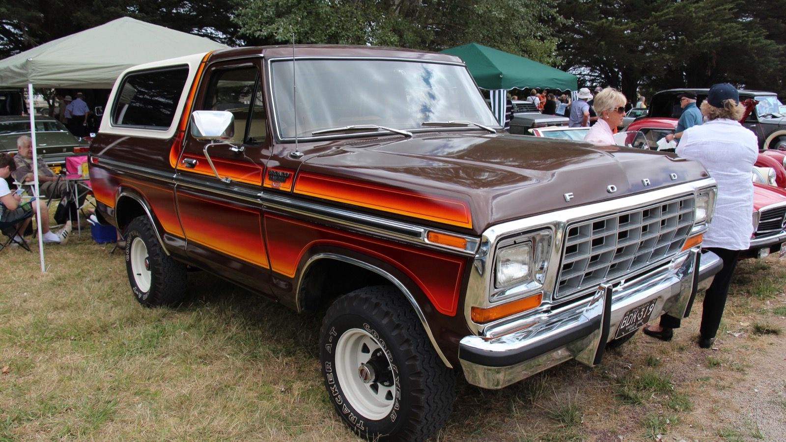 1979 Ford Bronco, full-size F-Series-based SUV — front three-quarter view
