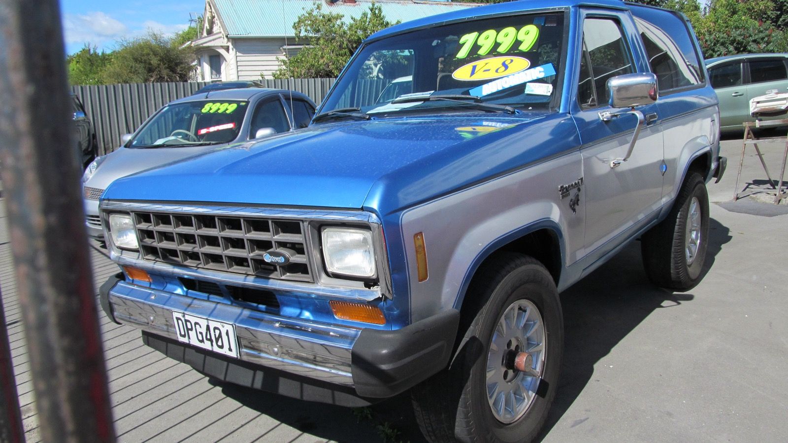 1984 Ford Bronco, full-size F-Series-based SUV — front three-quarter view