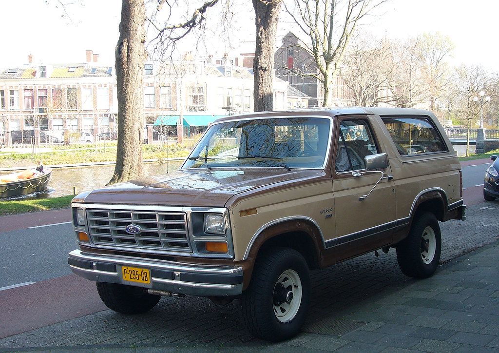 1985 Ford Bronco Eddie Bauer 5.8 V8, full-size F-Series-based SUV — front three-quarter view