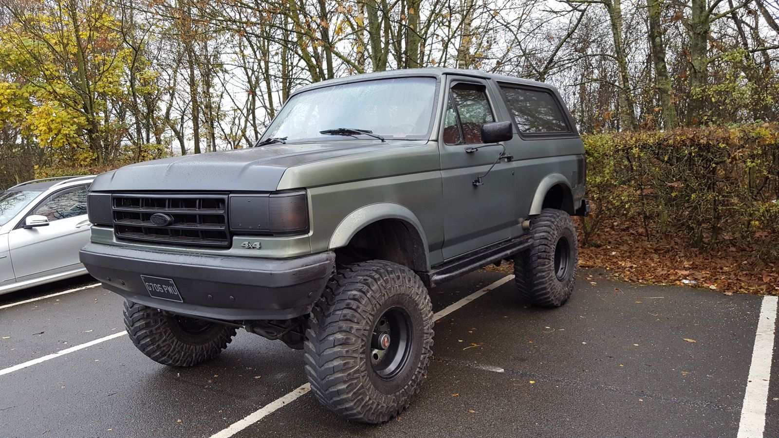 1990 Ford Bronco 5.75 V8, full-size F-Series-based SUV — front three-quarter view
