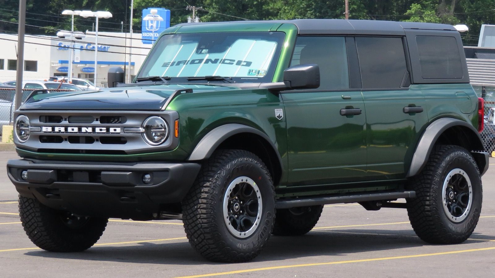 2023 Ford Bronco 4-Door Big Bend with Sasquatch Package — front three-quarter view