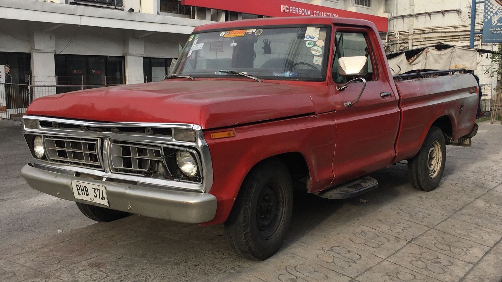1975 Ford F-150 pickup truck, front three-quarter view