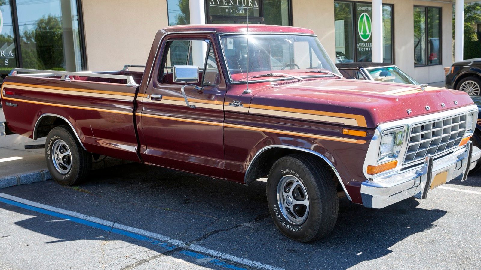 1978 Ford F-150 pickup truck, front three-quarter right view