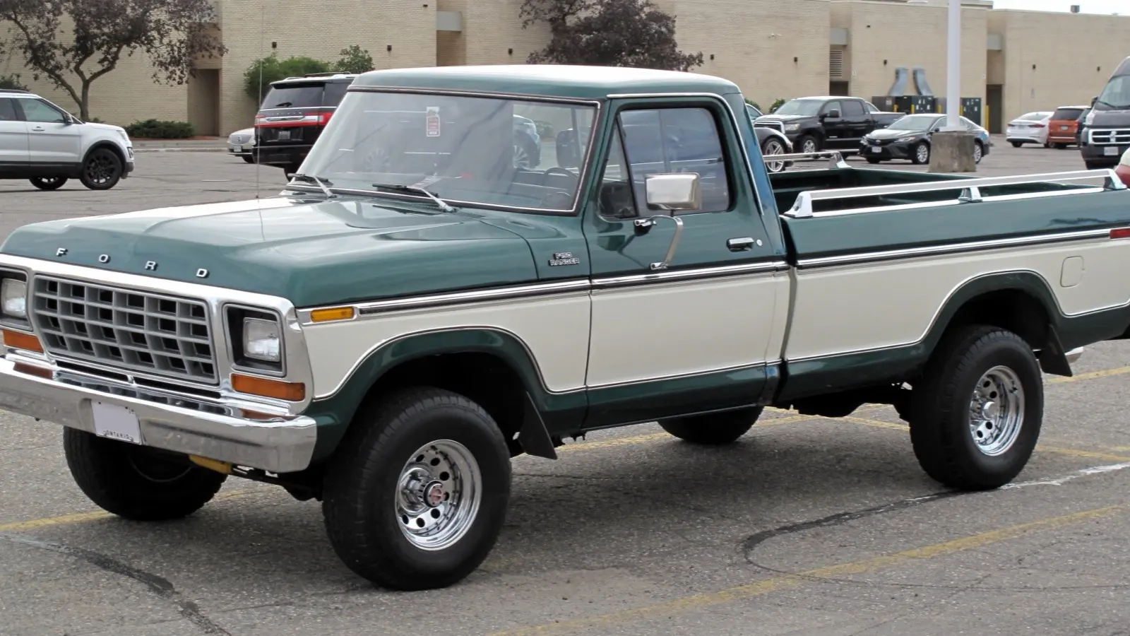Sixth-generation f-series Ford F-150 — 1979 jade, front three-quarter left view