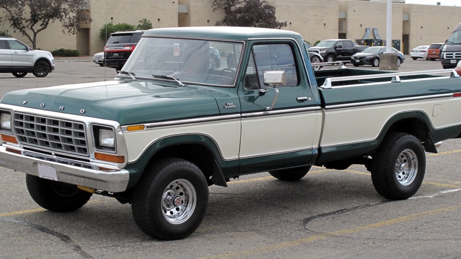 Sixth-generation f-series Ford F-150 — 1979 jade, front three-quarter left view