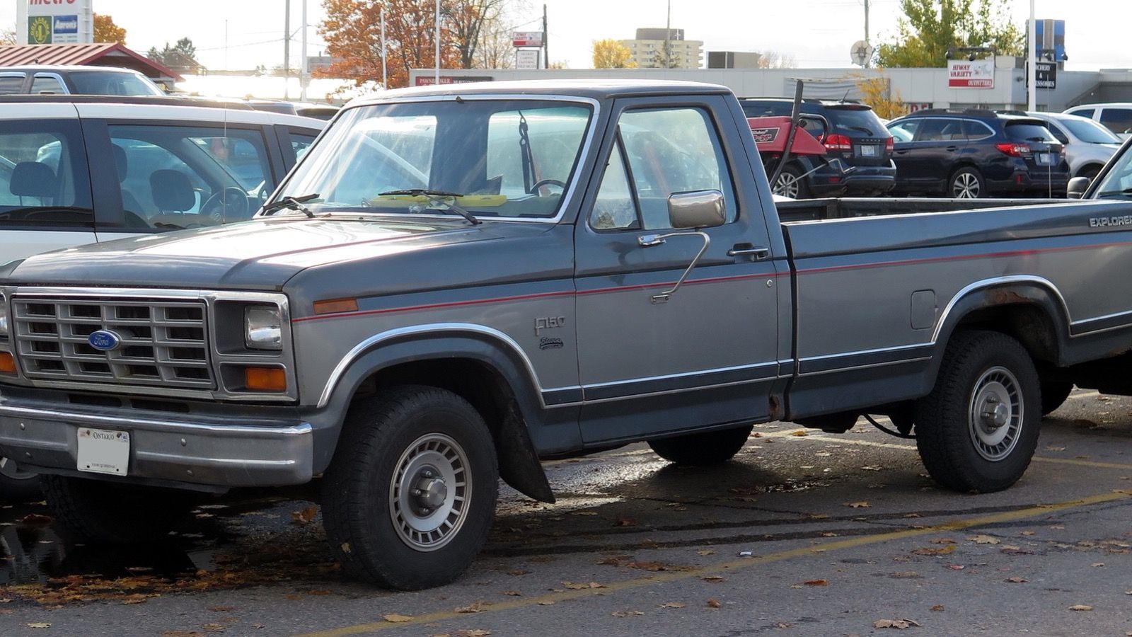 Seventh-generation Ford F-150 — 1986 blue lariat, front three-quarter left view