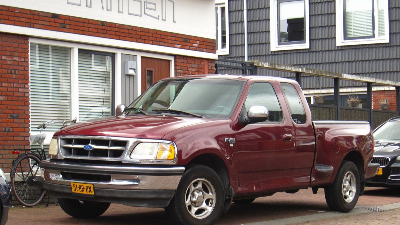 1997 Ford F-150 flareside pickup truck, side view