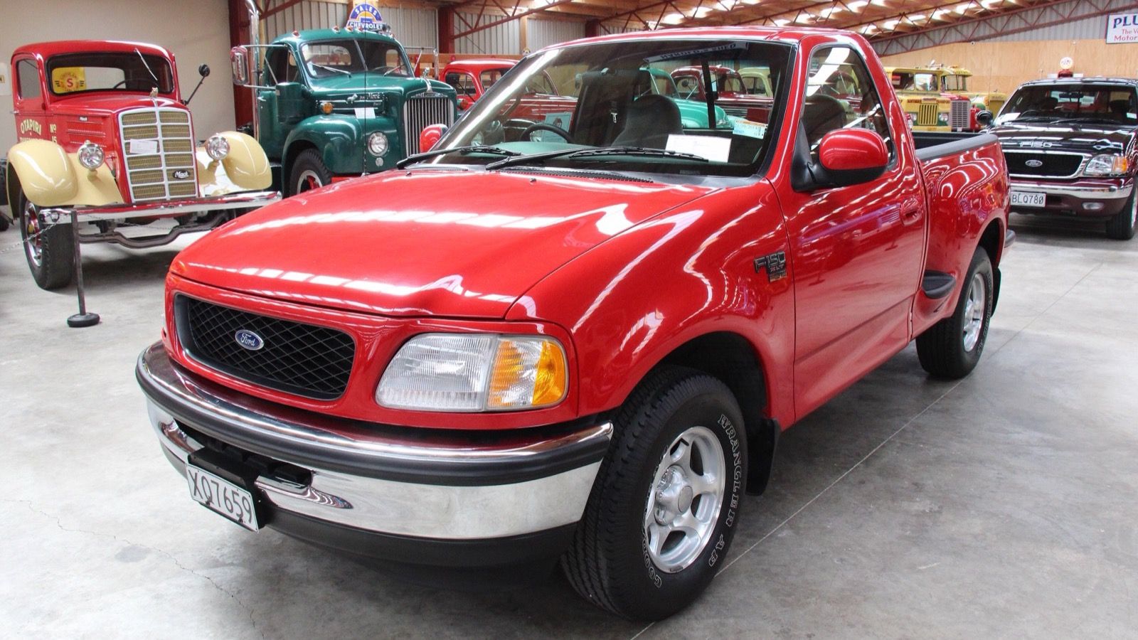 1998 Ford F-150 xlt pickup truck, front three-quarter view