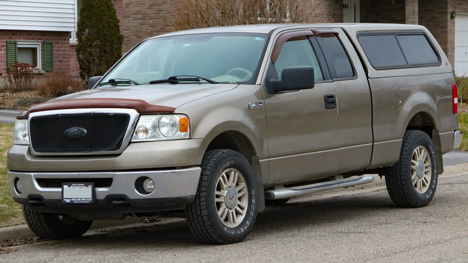 2006 Ford F-150 xlt pickup truck, front three-quarter left view